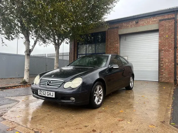 Mercedes-Benz C-Class 2002 photo 3