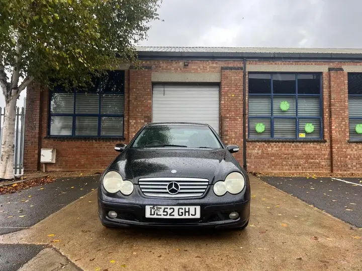 Mercedes-Benz C-Class 2002 photo 2