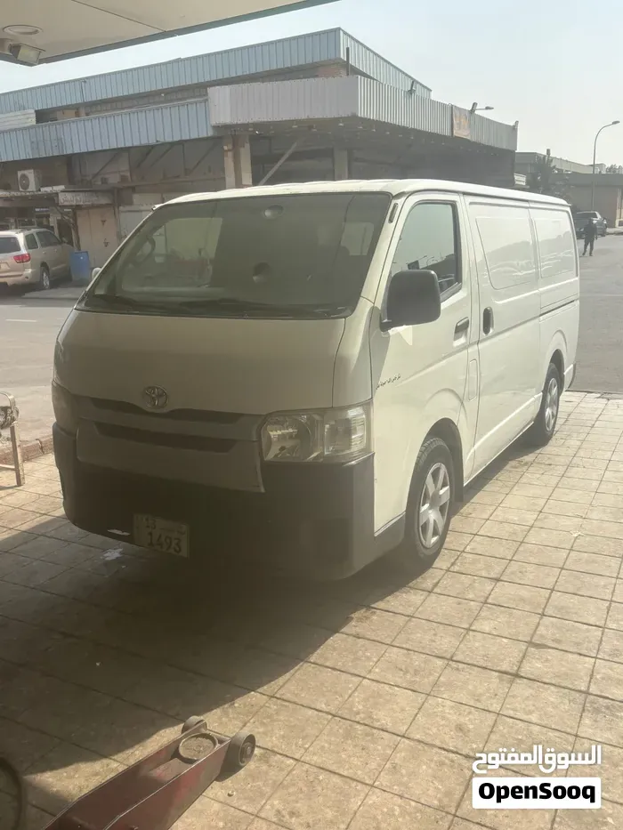 Toyota Hiace 2014 photo 3
