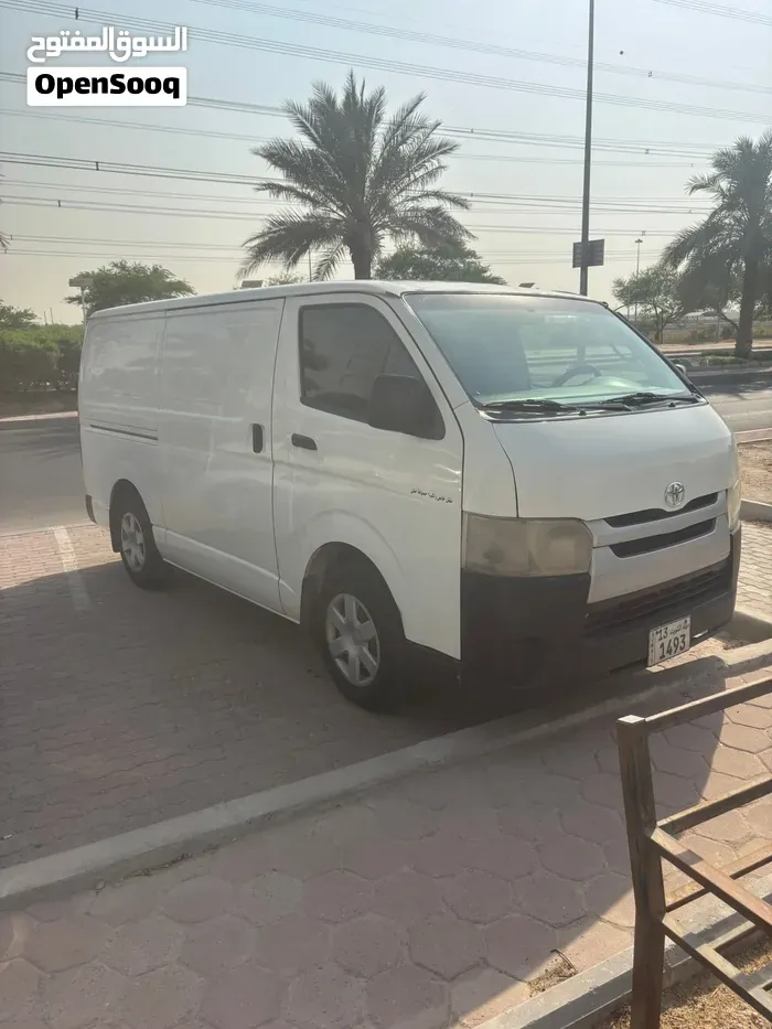 Toyota Hiace 2014 photo 2
