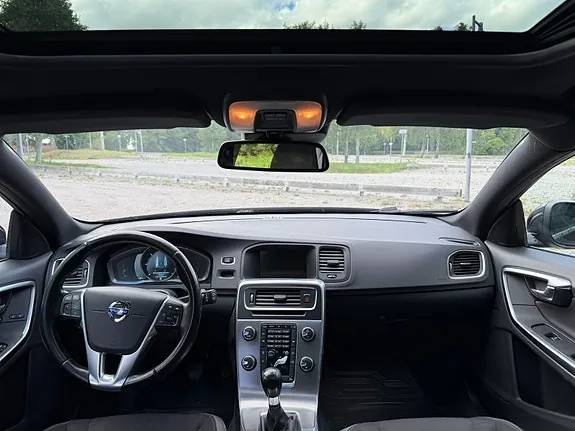 Volvo V60 2014 photo 2