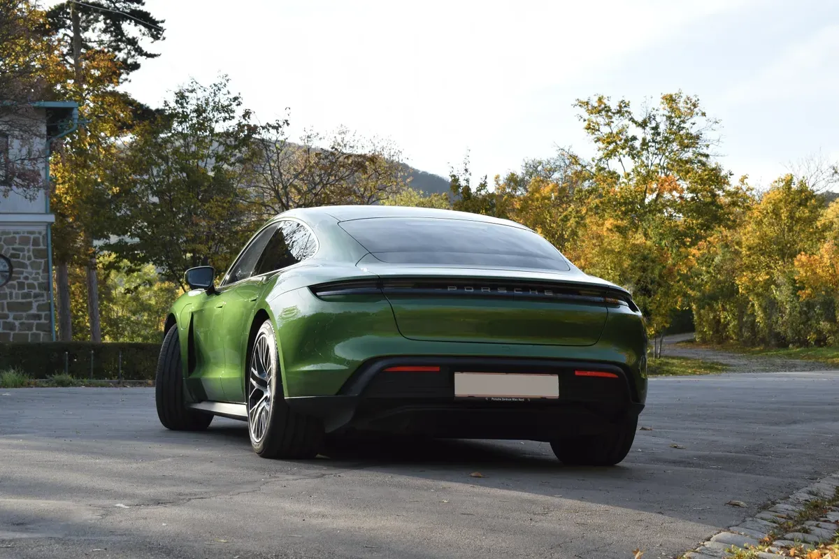 Porsche Taycan 2021 photo 3