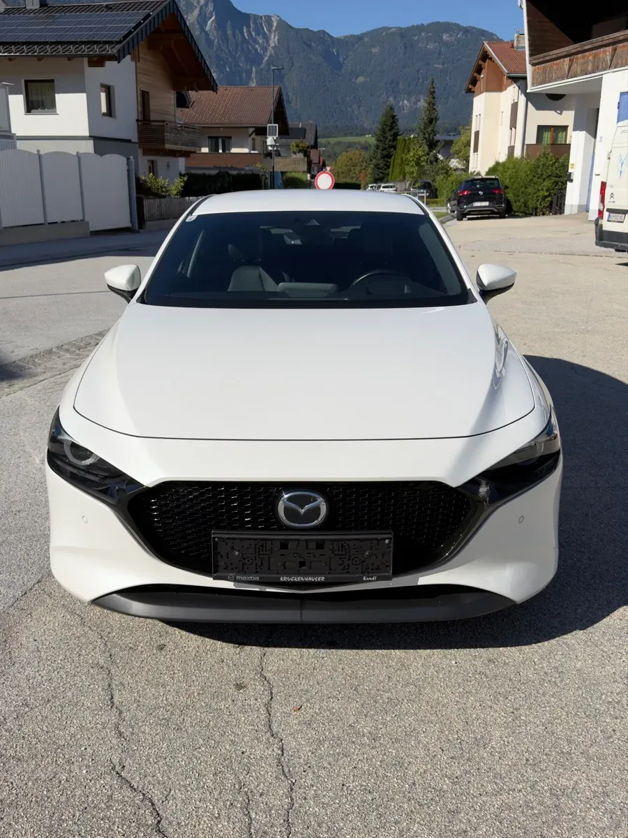 Mazda Mazda3 2019 photo 3