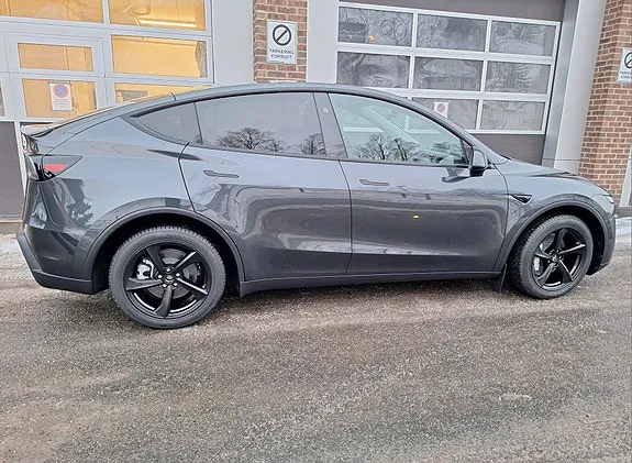 Tesla Model Y 2026 photo 3