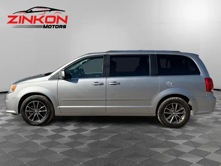 Dodge Grand Caravan 2017 photo 2