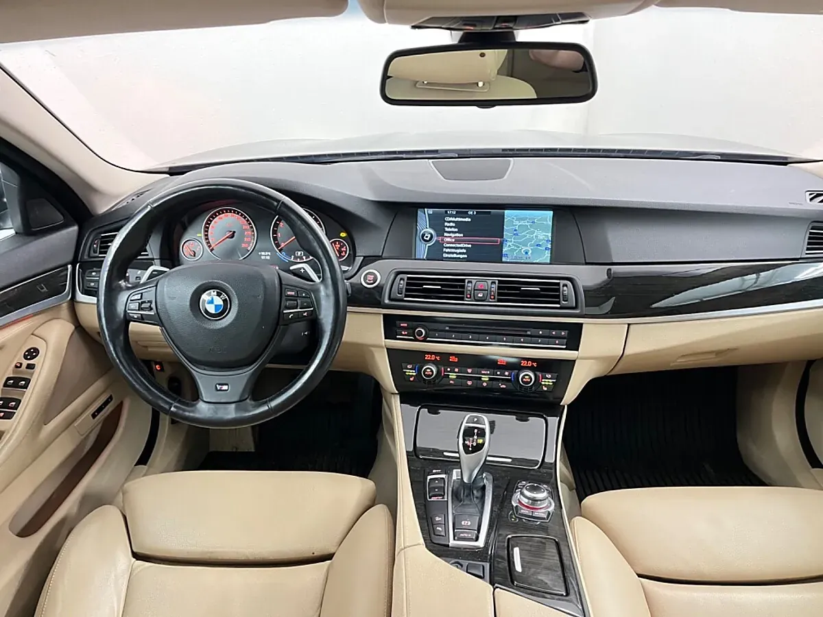 BMW 5 Series 2011 photo 2