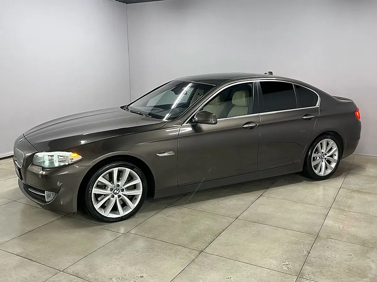 BMW 5 Series 2011 photo 3