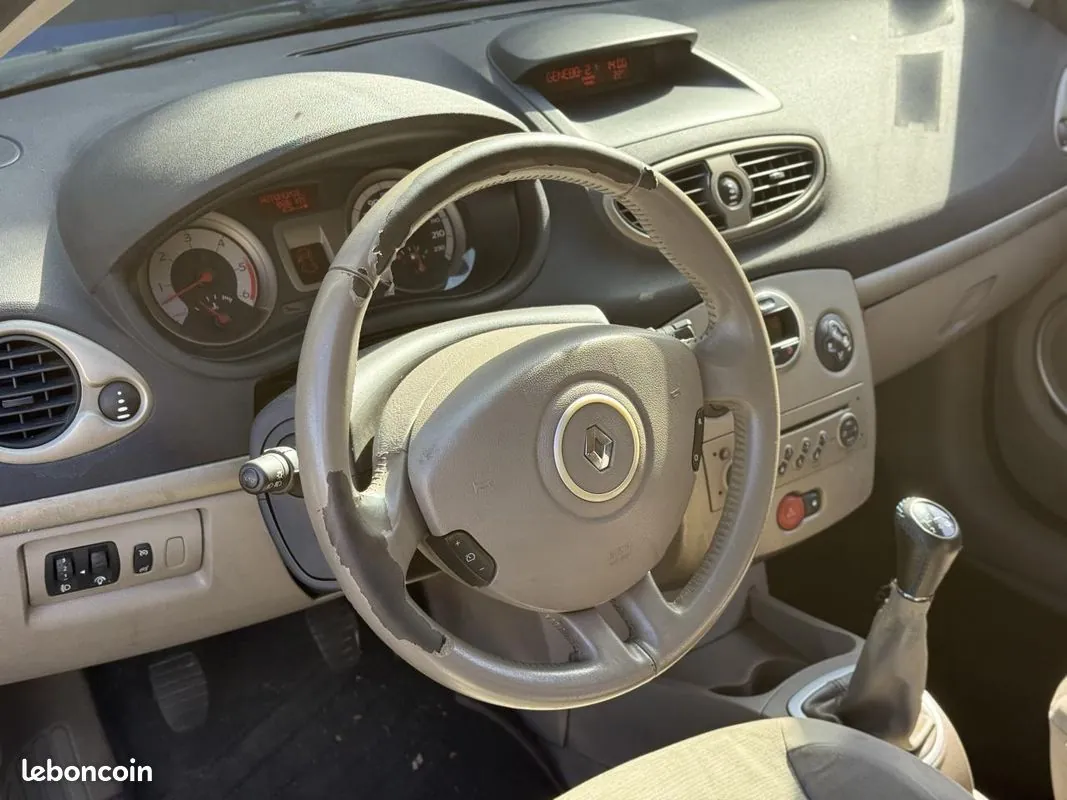 Renault Clio 2006 photo 3