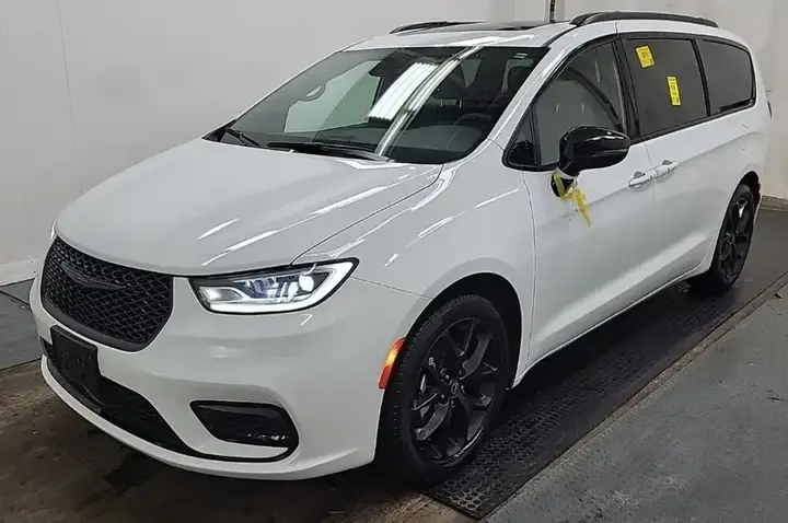 Chrysler Pacifica 2026 photo 2