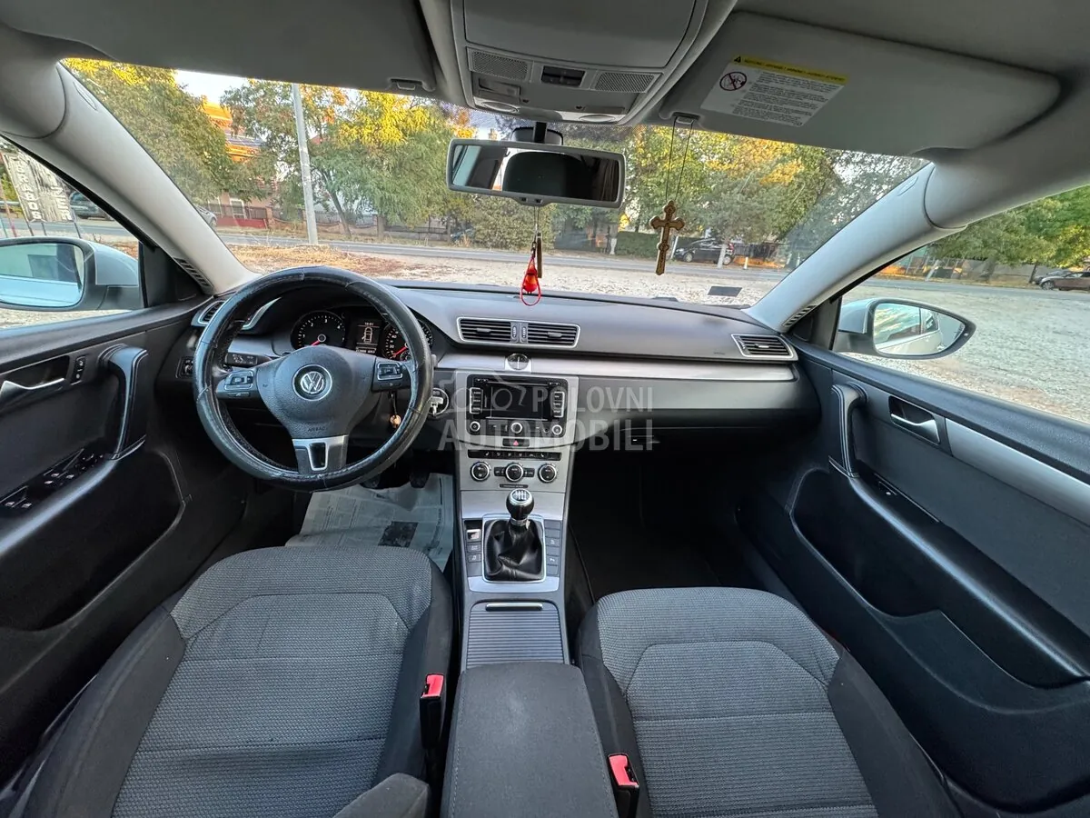 Volkswagen Passat 2012 photo 5
