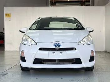 Toyota Aqua 2013 photo 3