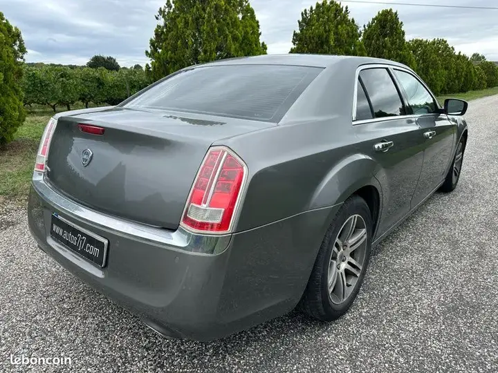 Lancia Thema 2011 photo 3