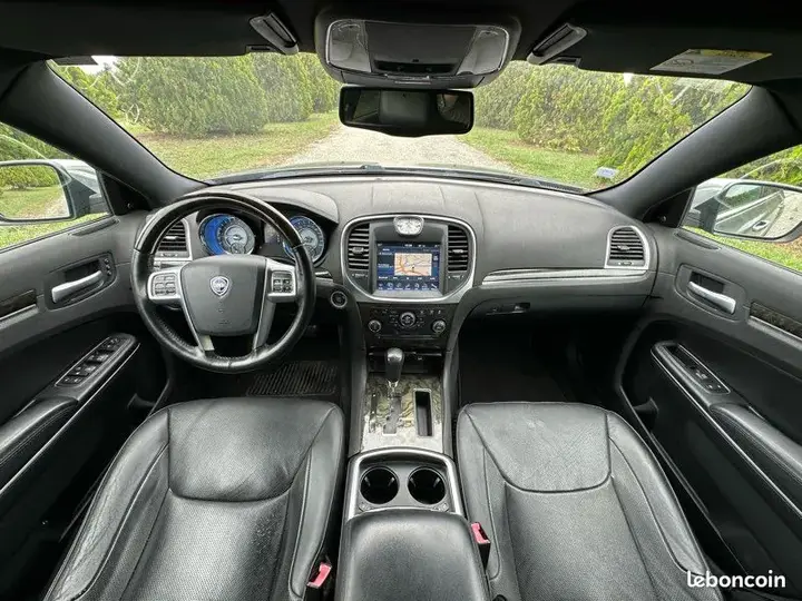 Lancia Thema 2011 photo 4