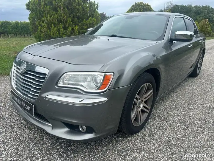 Lancia Thema 2011 photo 2