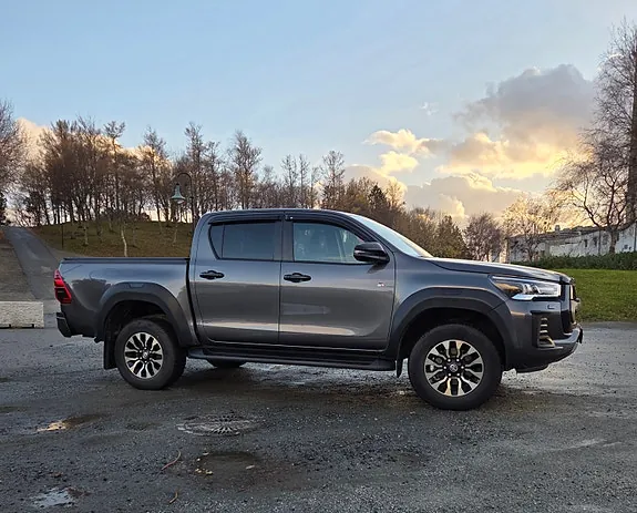 Toyota Hilux 2024 photo 2
