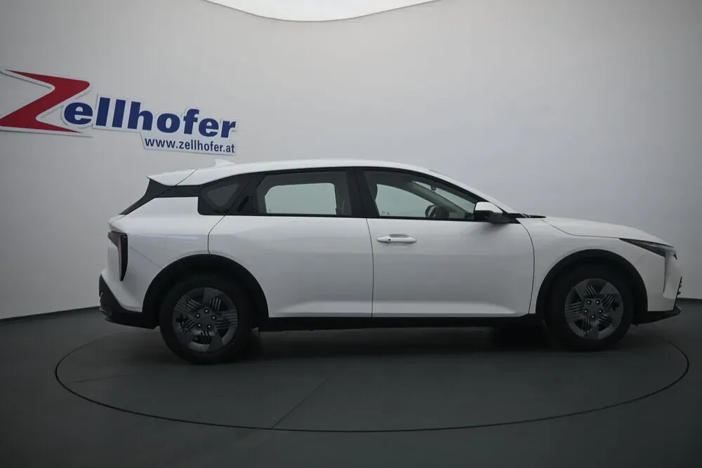 Kia K4 photo 2