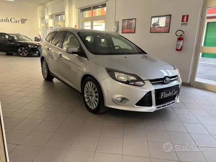 Ford Focus 2012 photo 2