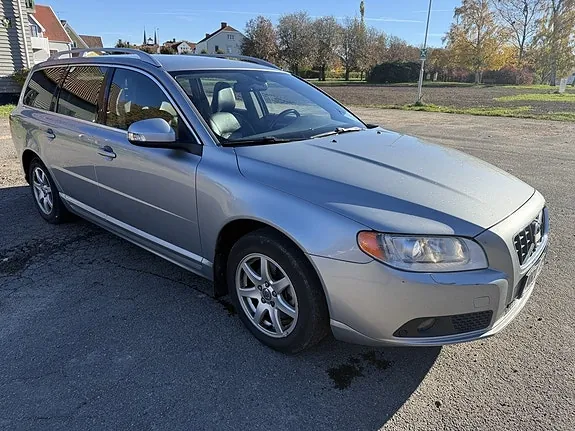 Volvo V70 2010 photo 4