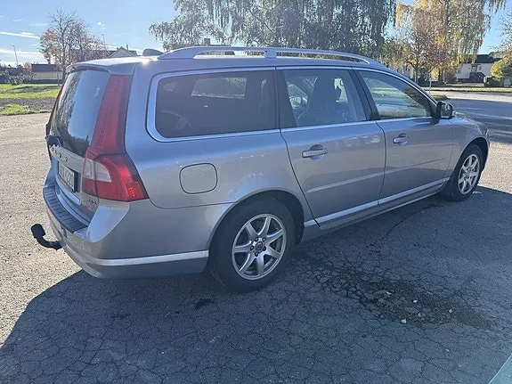 Volvo V70 2010 photo 5