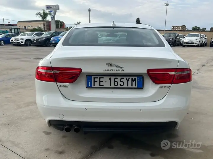 Jaguar Xe 2016 photo 4