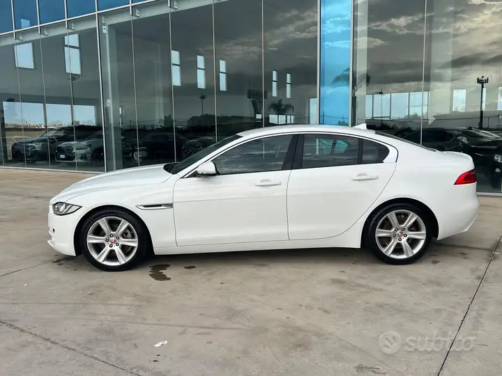 Jaguar Xe 2016 photo 2
