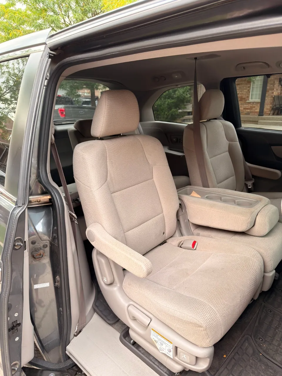 Honda Odyssey 2011 photo 2