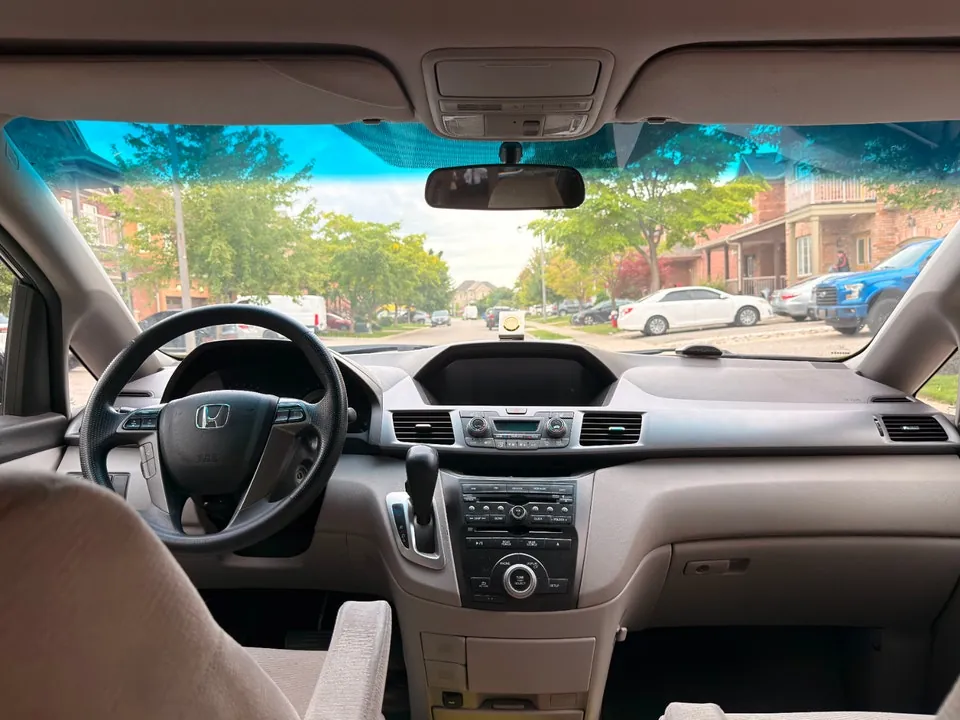 Honda Odyssey 2011 photo 4