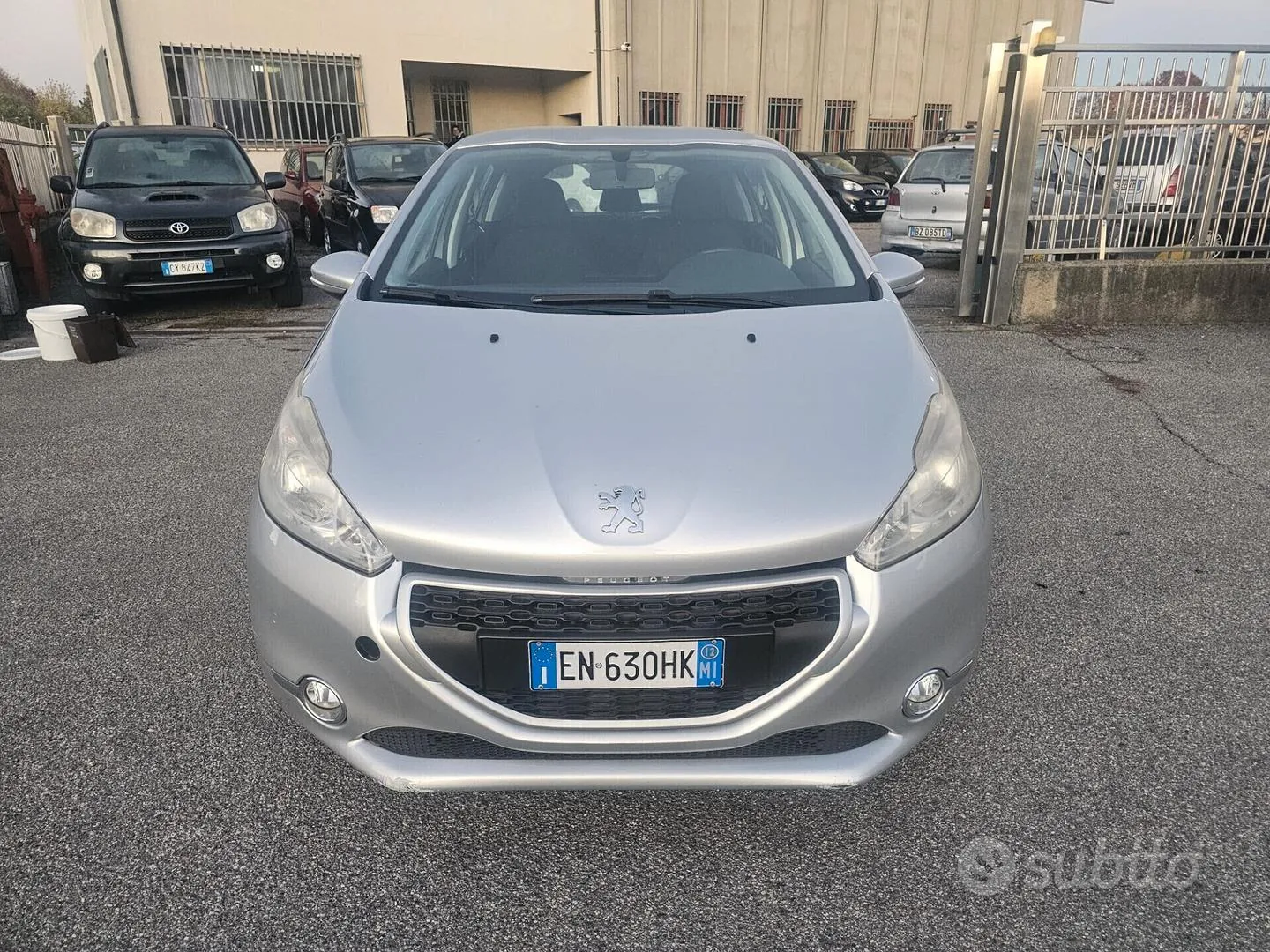 Peugeot 208 2012 photo 2