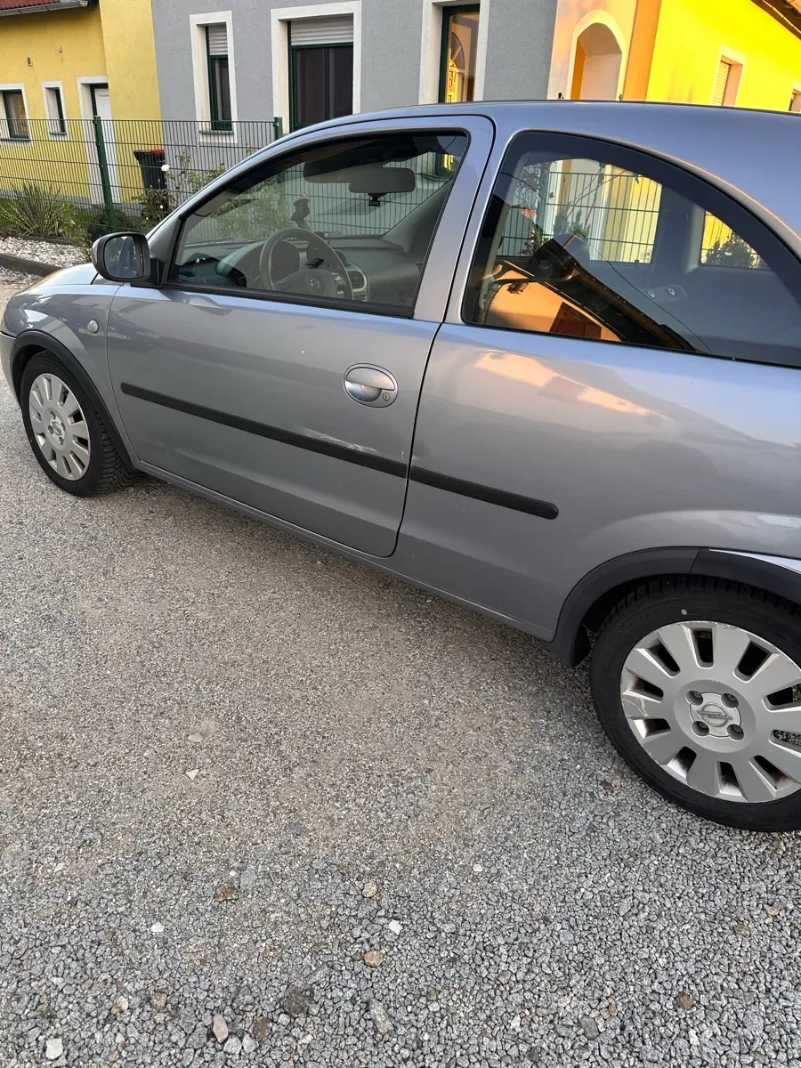 Opel Corsa 2004 photo 2