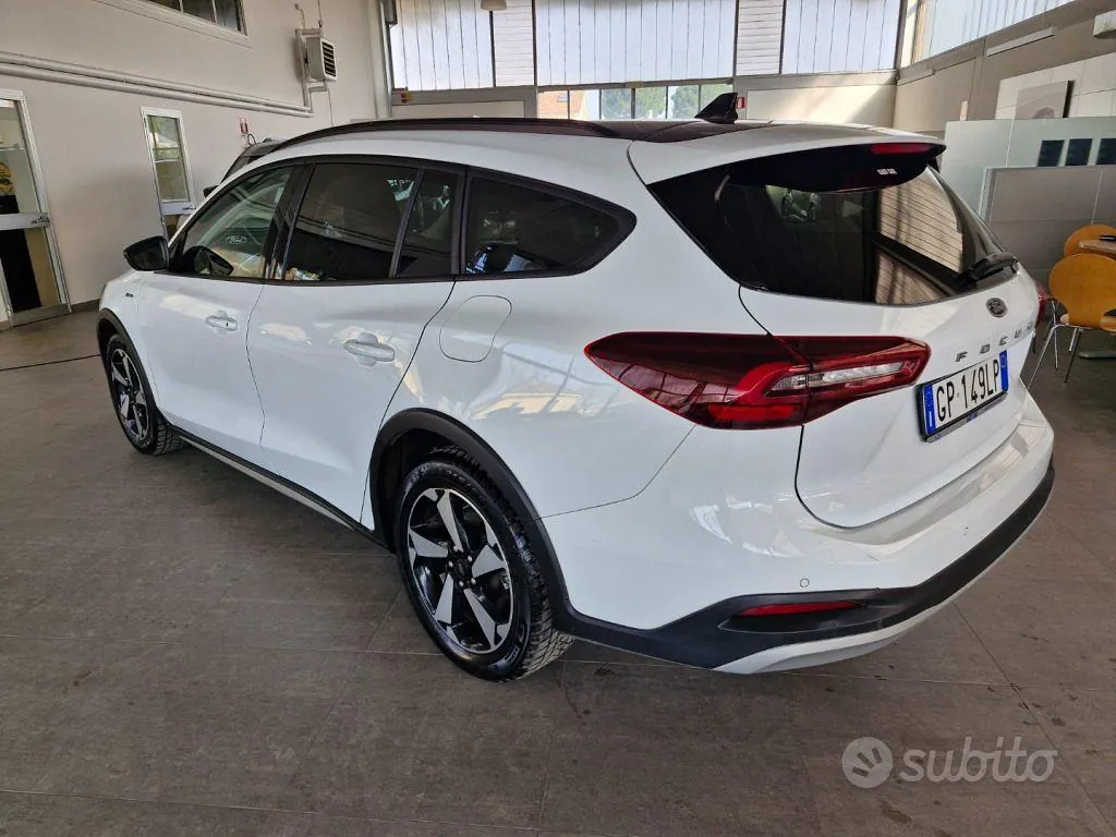 Ford Focus 2023 photo 3