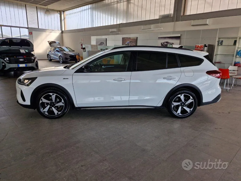Ford Focus 2023 photo 2
