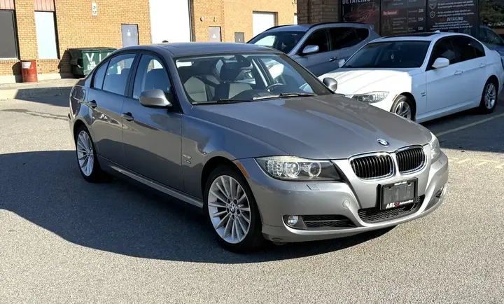BMW 3 Series 2010 photo 3