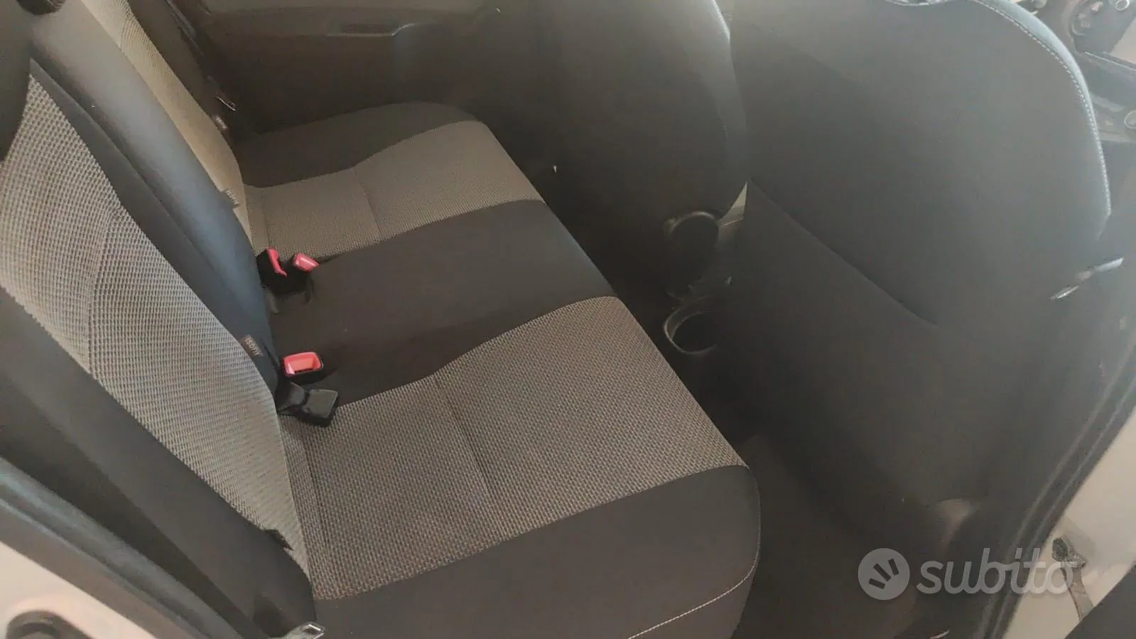 Toyota Yaris 2015 photo 3