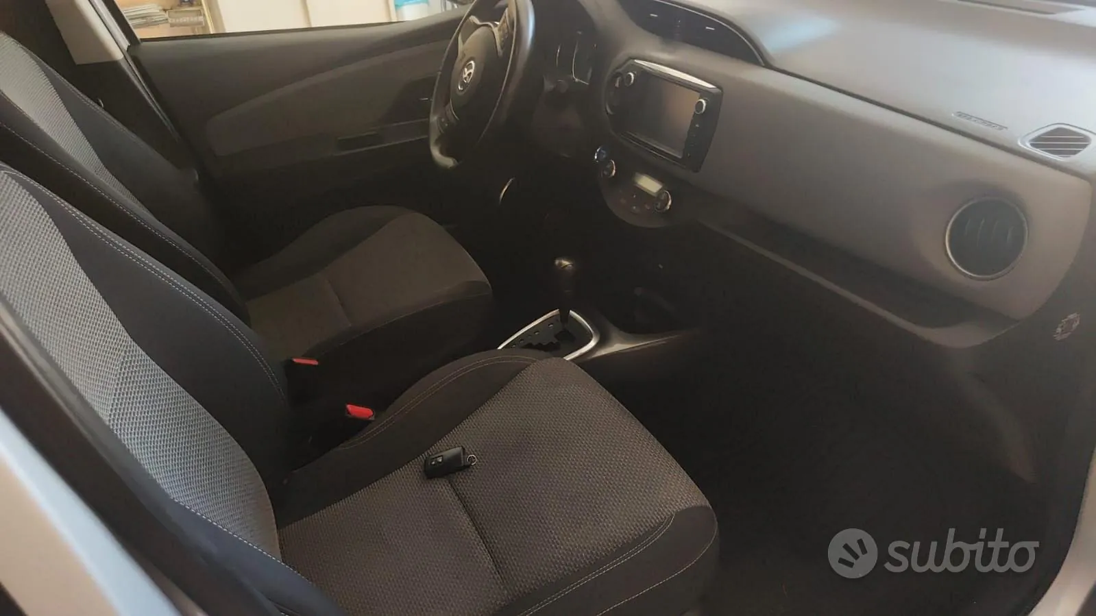 Toyota Yaris 2015 photo 2