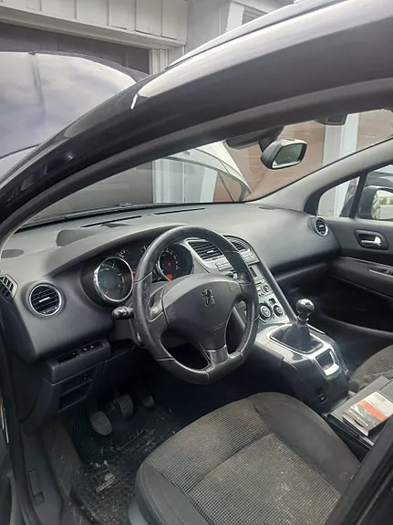 Peugeot 5008 2012 photo 4