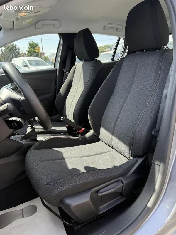 Peugeot 208 2025 photo 5
