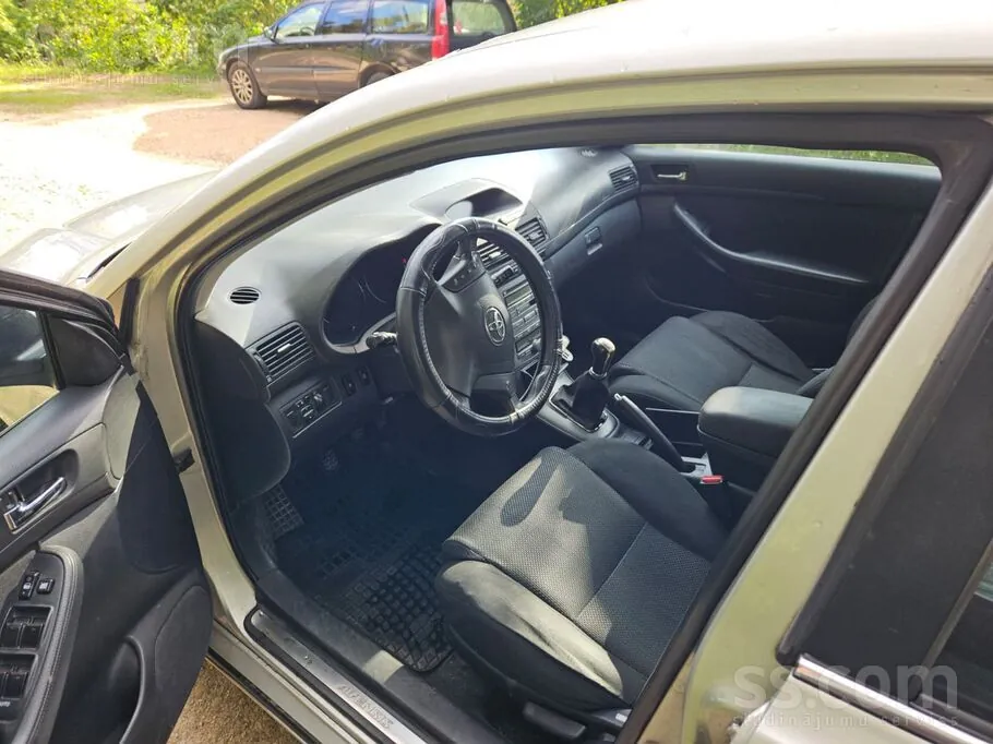 Toyota Avensis 2004 photo 3