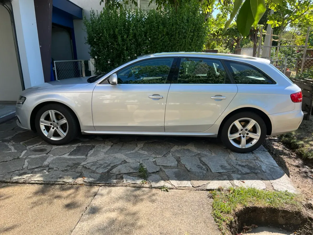 Audi A4 2009 photo 2