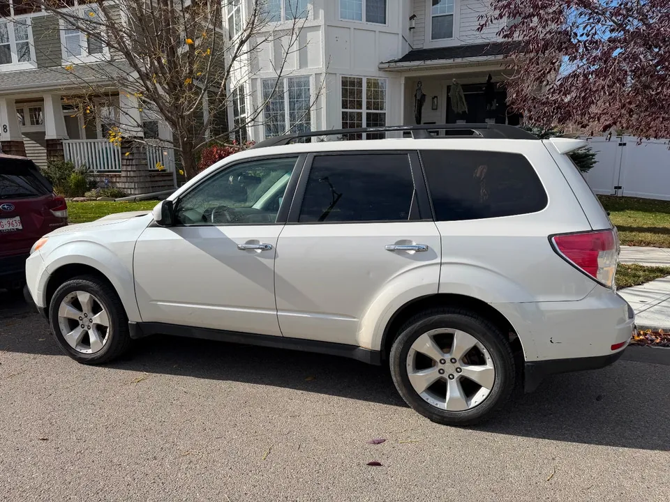 Subaru Forester 2010 photo 2