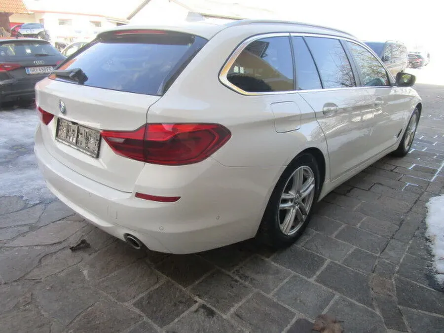 BMW 5 Series 2017 photo 3