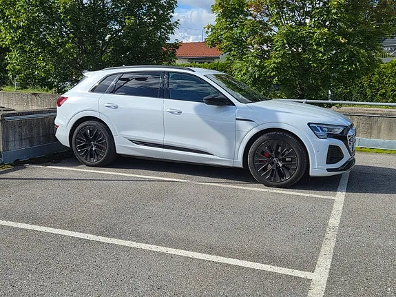 Audi Q8 E-Tron 2024 photo 3