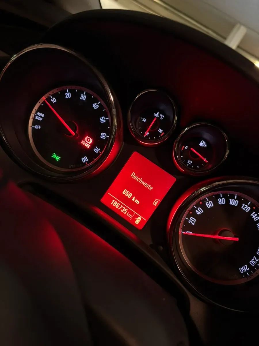 Opel Astra 2012 photo 2
