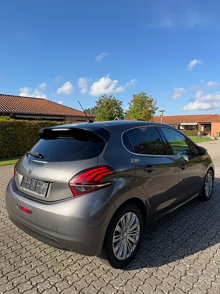 Peugeot 208 2019 photo 3