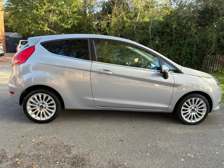 Ford Fiesta 2011 photo 4