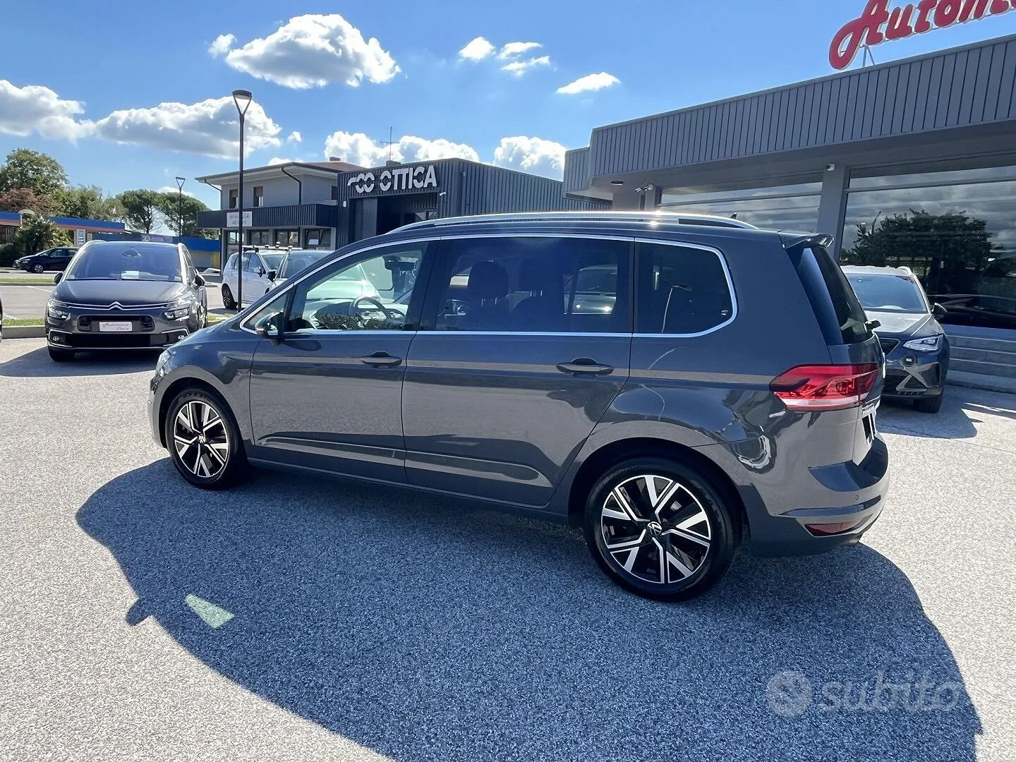 Volkswagen Touran 2021 photo 2