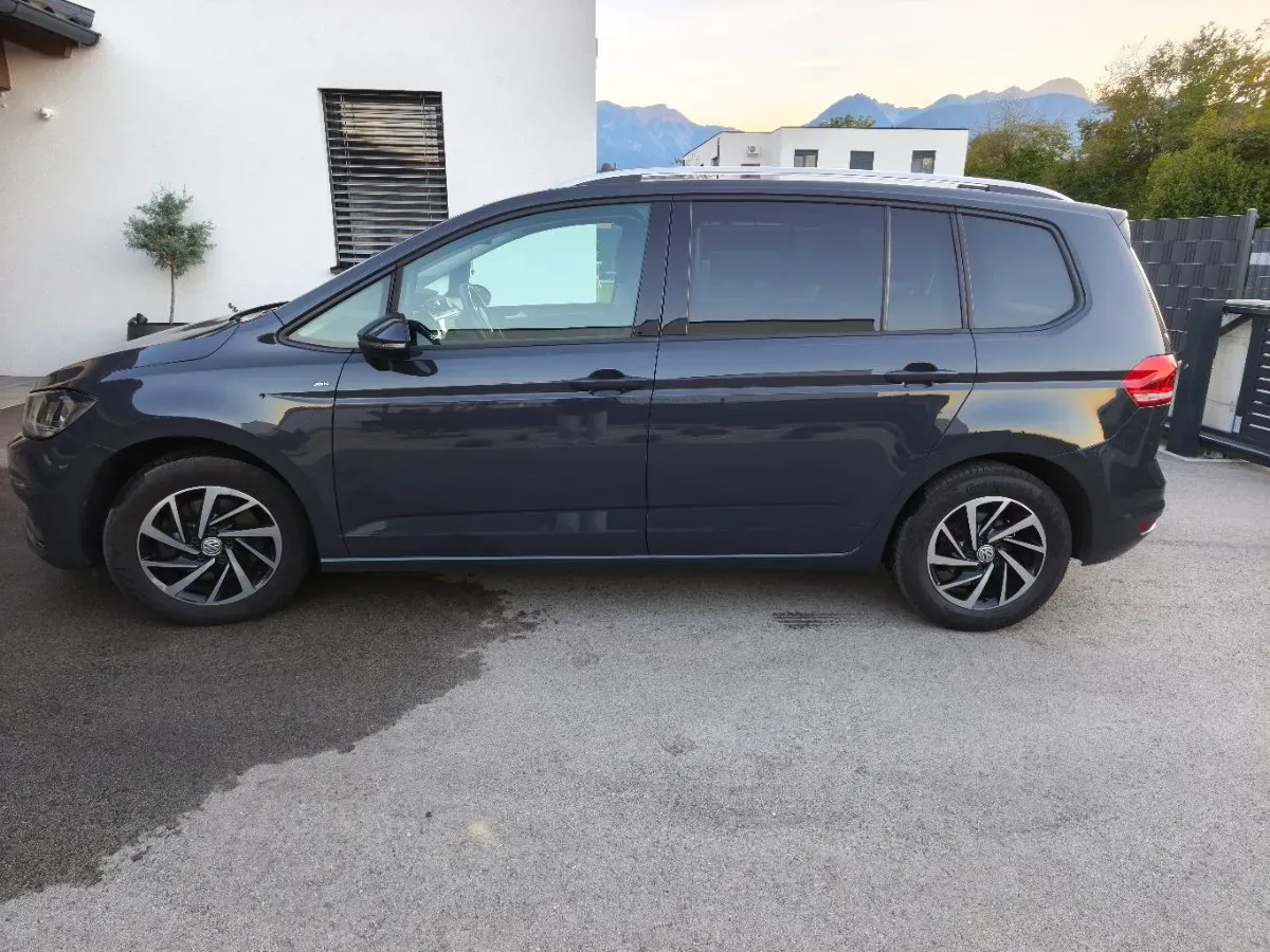 Volkswagen Touran 2018 photo 2
