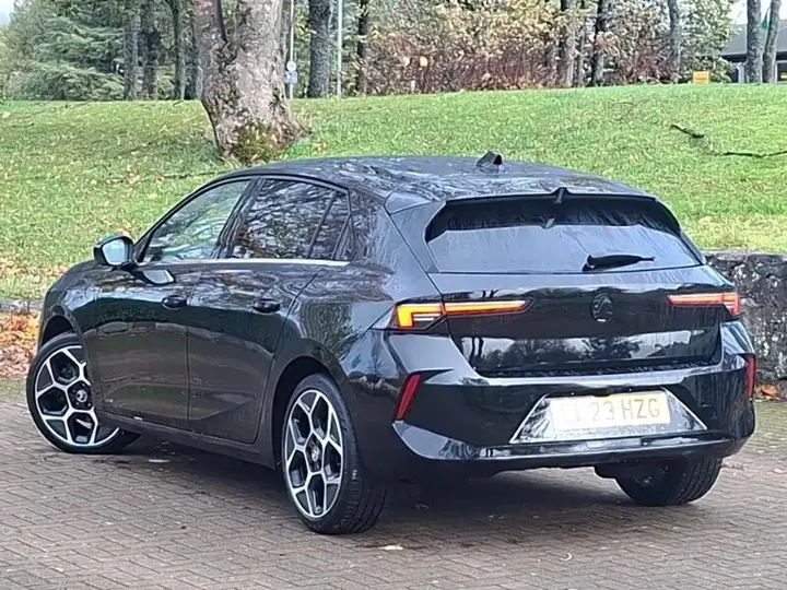 Vauxhall Astra 2023 photo 2