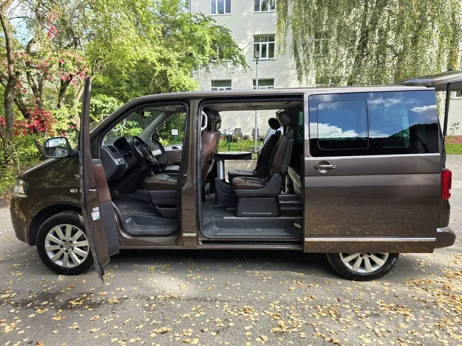 Volkswagen Multivan 2010 photo 5