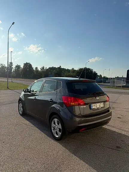 Kia Venga 2013 photo 3