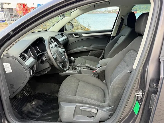 Skoda Superb 2010 photo 5